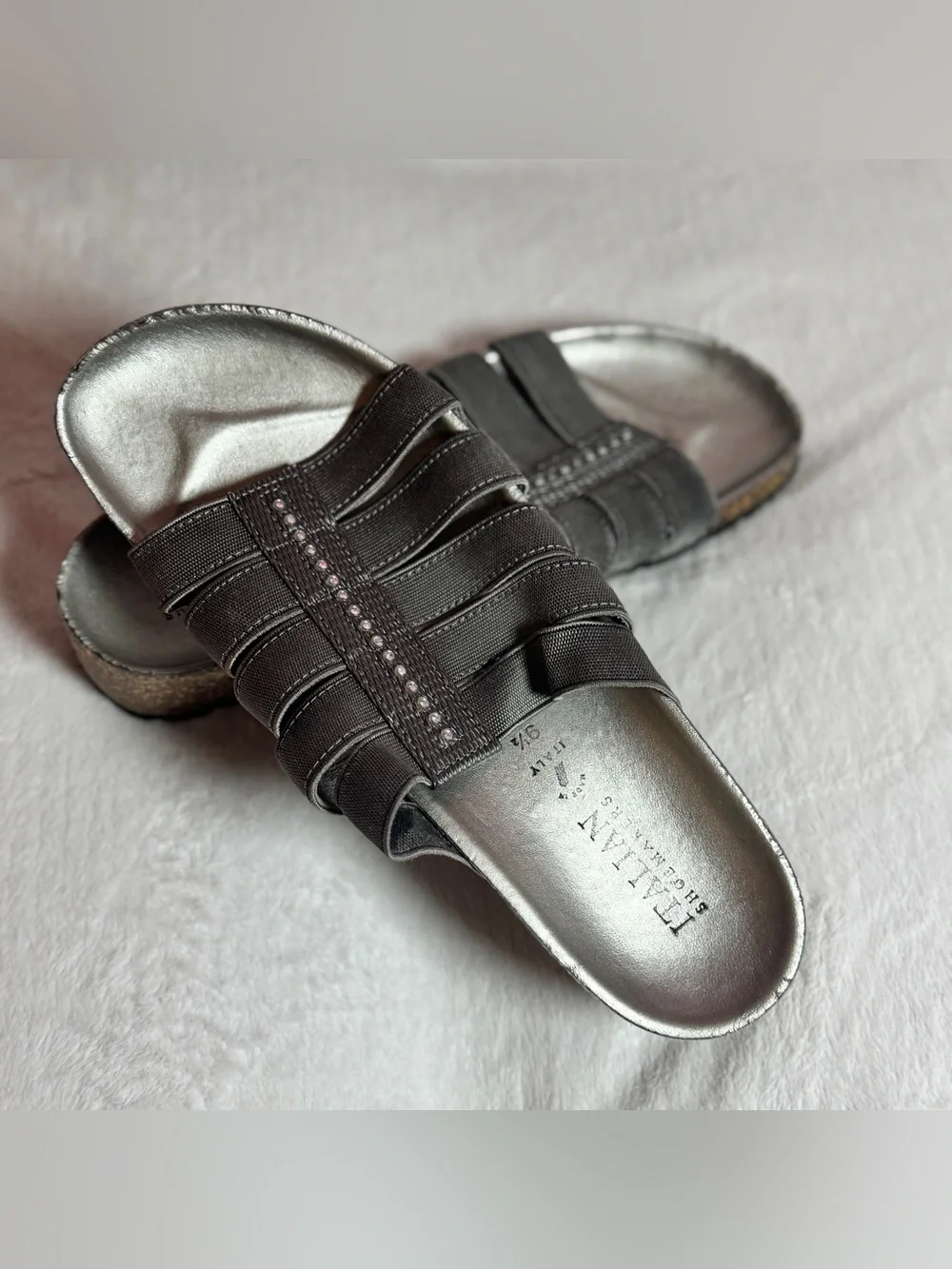 Italian Shoemakers Silver Slip On Sandals with Bling Womens Sz 9.5 Made In Italy